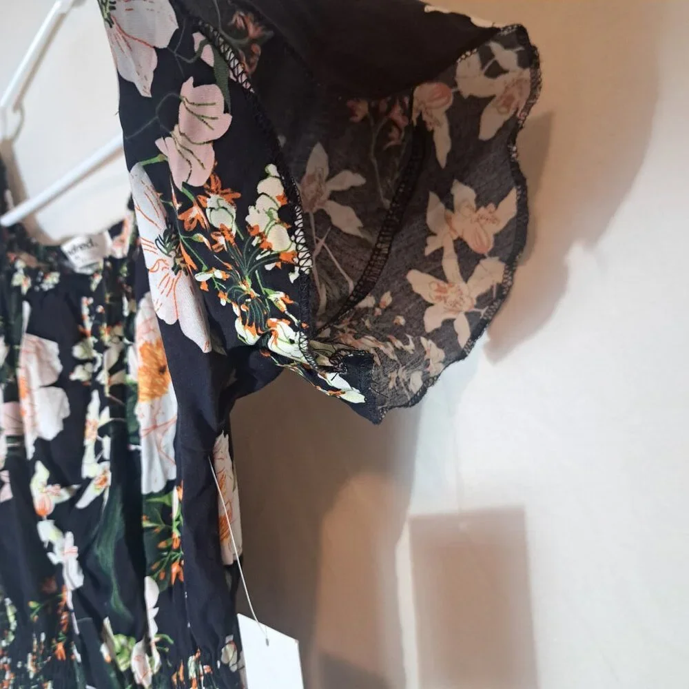 Kindred Anthropologie Jumpsuit Size Medium Black Floral Smocked‎ Wide Leg NEW